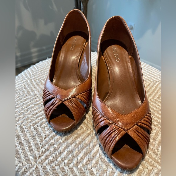 Cute Brown Leather Peep Toe Wedges. Size 7. Euro 37. - Picture 2 of 8
